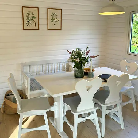 Summer House With Beautiful Interior Details Дом отдыха *